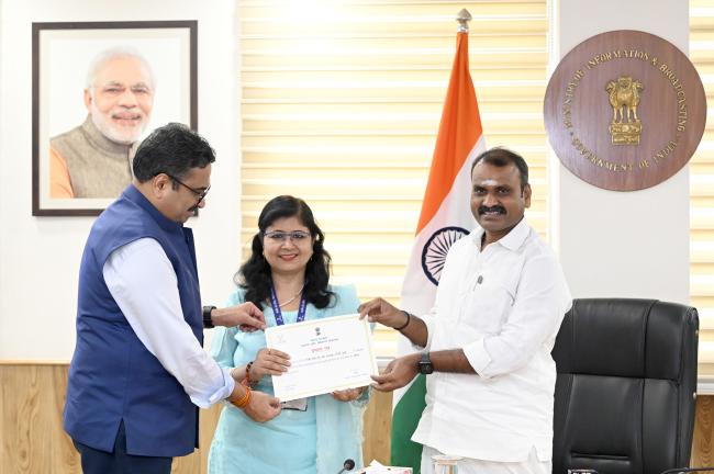 The Minister of State for Information and Broadcasting and Parliamentary Affairs, Dr. L. Murugan interacting with media during the inauguration of the i-GOT Lab and Learning Centre at Shastri Bhawan, in New Delhi on October 25, 2024.