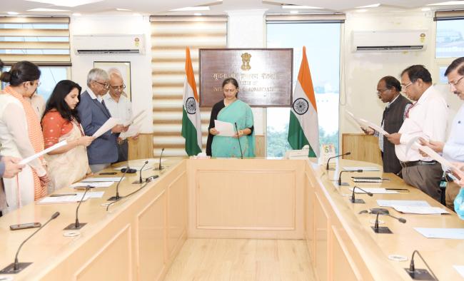 Smt. Neerja Sekhar, Additional Secretary, Ministry of Information & Broadcasting, administered the Integrity Pledge during Vigilance Awareness Week in New Delhi, On October 28, 2024.	