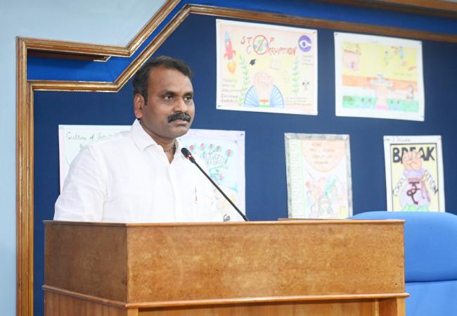 The Minister of State for Information and Broadcasting and Parliamentary Affairs, Dr. L. Murugan in a group photograph at the prize distribution ceremony during Vigilance Awareness Week, in New Delhi on March 12, 2025