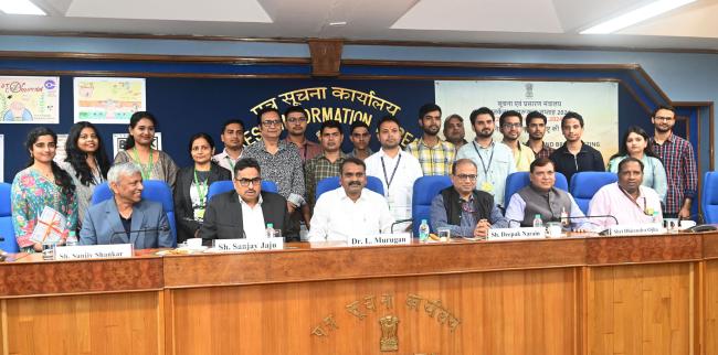 The Minister of State for Information and Broadcasting and Parliamentary Affairs, Dr. L. Murugan in a group photograph at the prize distribution ceremony during Vigilance Awareness Week, in New Delhi on March 12, 2025