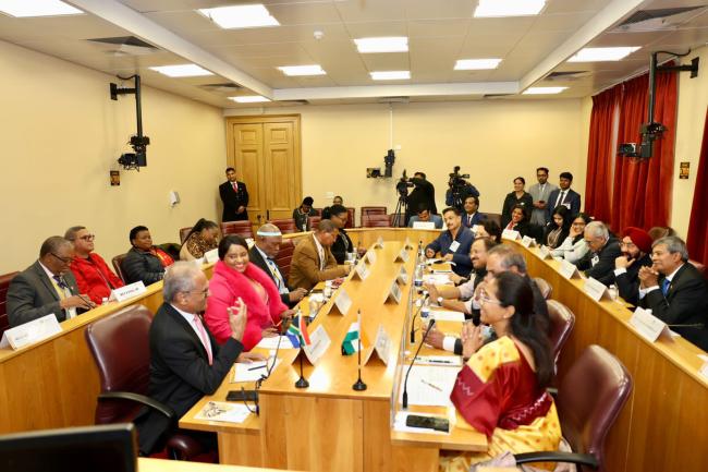 सर्वदलीय संसदीय प्रतिनिधिमंडल ने अंतर्राष्ट्रीय संबंध एवं सहयोग पर संसदीय पोर्टफोलियो समिति के अध्यक्ष श्री सुप्रा ओबाकेंग रामोएलेत्सी महुमपेलो और अन्य सदस्यों से मुलाकात की तथा उन्हें ऑपरेशन सिंदूर के बारे में जानकारी दी।