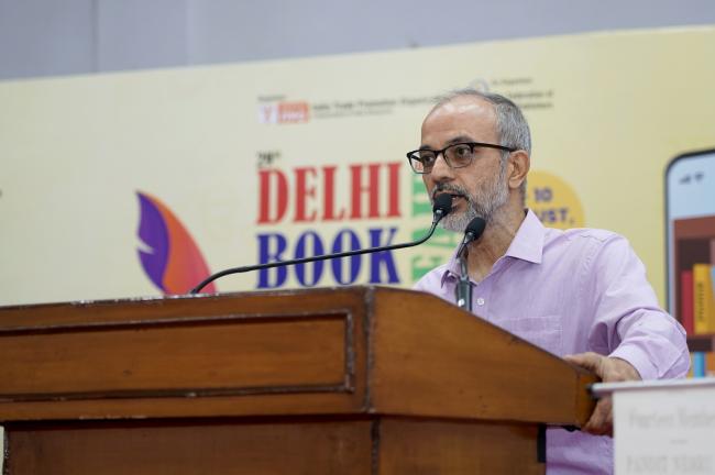 प्रकाशन विभाग के प्रधान महानिदेशक, श्री भूपेन्द्र कैंथोला 08 अगस्त, 2025 को नई दिल्ली के भारत मंडपम में प्रकाशन विभाग द्वारा प्रकाशित नवीनतम कॉमिक बुक श्रृंखला “छोटा भीम” के जीवंत पुस्तक विमोचन समारोह को संबोधित करते हुए।