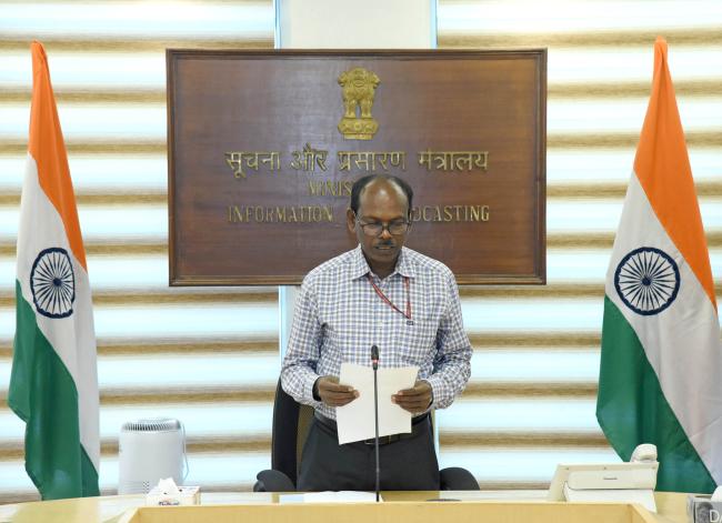 The Senior Economic Advisor, Ministry of Information & Broadcasting Shri Ravindra Kumar Jena, administering the Fit India Pledge at Shastri Bhawan, in New Delhi on September 01, 2025.