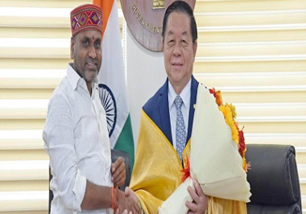 सूचना एवं प्रसारण तथा संसदीय मामलों के राज्य मंत्री डॉ. एल. मुरुगन ने वियतनाम की कम्युनिस्ट पार्टी (सीपीवी) के पोलित ब्यूरो सदस्य श्री गुयेन ट्रोंग न्घिया के नेतृत्व में वियतनाम के उच्च पदस्थ अधिकारियों के एक प्रतिनिधिमंडल के साथ बैठक की अध्यक्षता की।