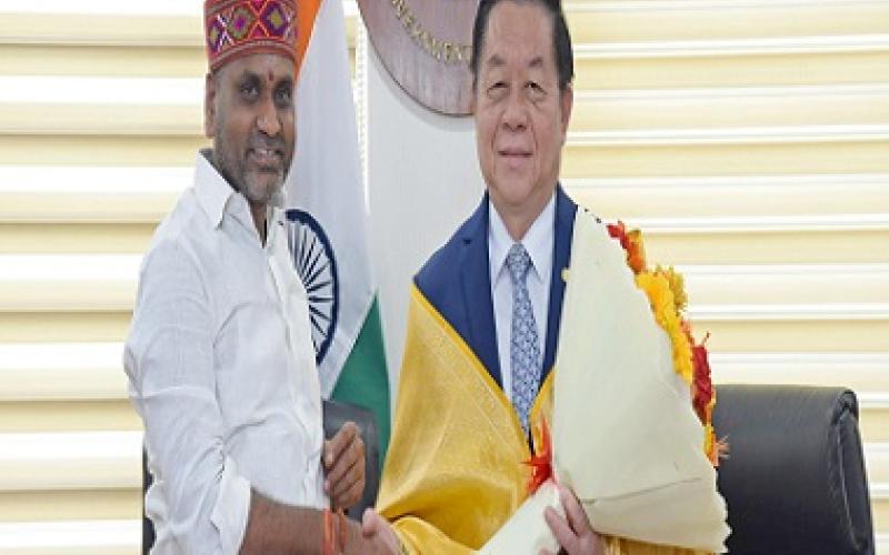 सूचना एवं प्रसारण तथा संसदीय मामलों के राज्य मंत्री डॉ. एल. मुरुगन ने वियतनाम की कम्युनिस्ट पार्टी (सीपीवी) के पोलित ब्यूरो सदस्य श्री गुयेन ट्रोंग न्घिया के नेतृत्व में वियतनाम के उच्च पदस्थ अधिकारियों के एक प्रतिनिधिमंडल के साथ बैठक की अध्यक्षता की।