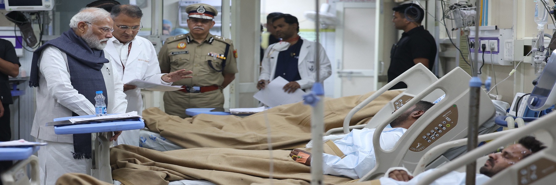 PM met with the victims of the Delhi blast at LNJP Hospital, in New Delhi