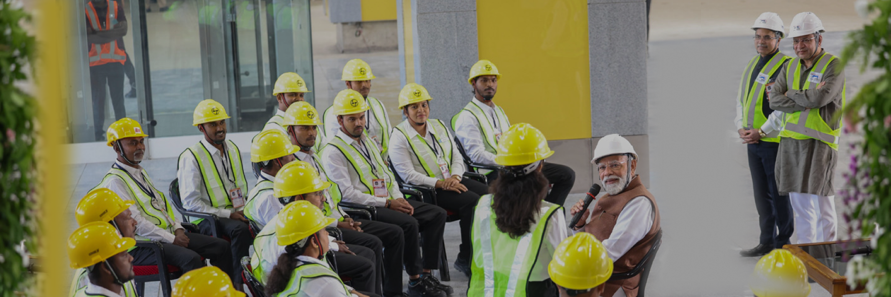 प्रधानमंत्री ने गुजरात के सूरत में बुलेट ट्रेन स्टेशन का दौरा किया