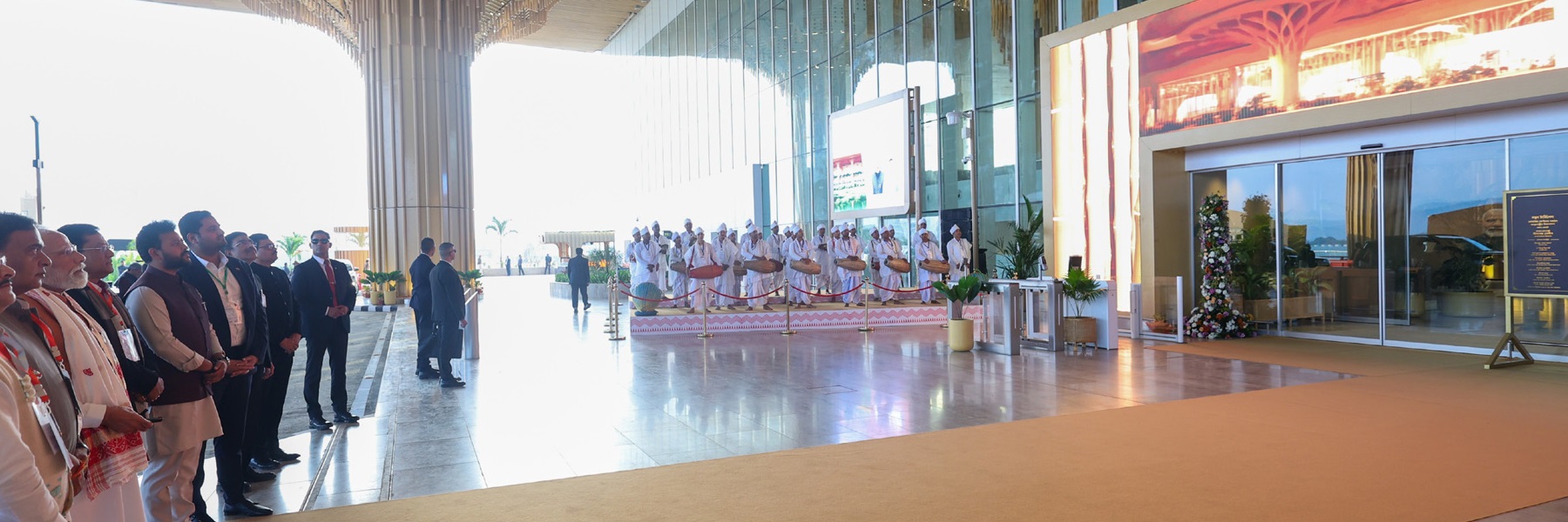 प्रधानमंत्री ने असम के गुवाहाटी में लोकप्रिया गोपीनाथ बारदोलोई अंतरराष्ट्रीय हवाई अड्डे के नए टर्मिनल भवन का उद्घाटन किया।