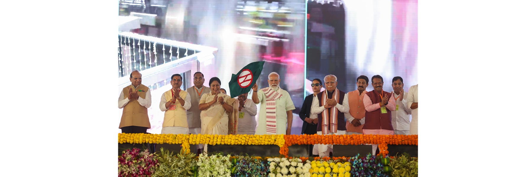 प्रधानमंत्री ने दिल्ली में कई विकास परियोजनाओं का उद्घाटन और शिलान्यास किया।