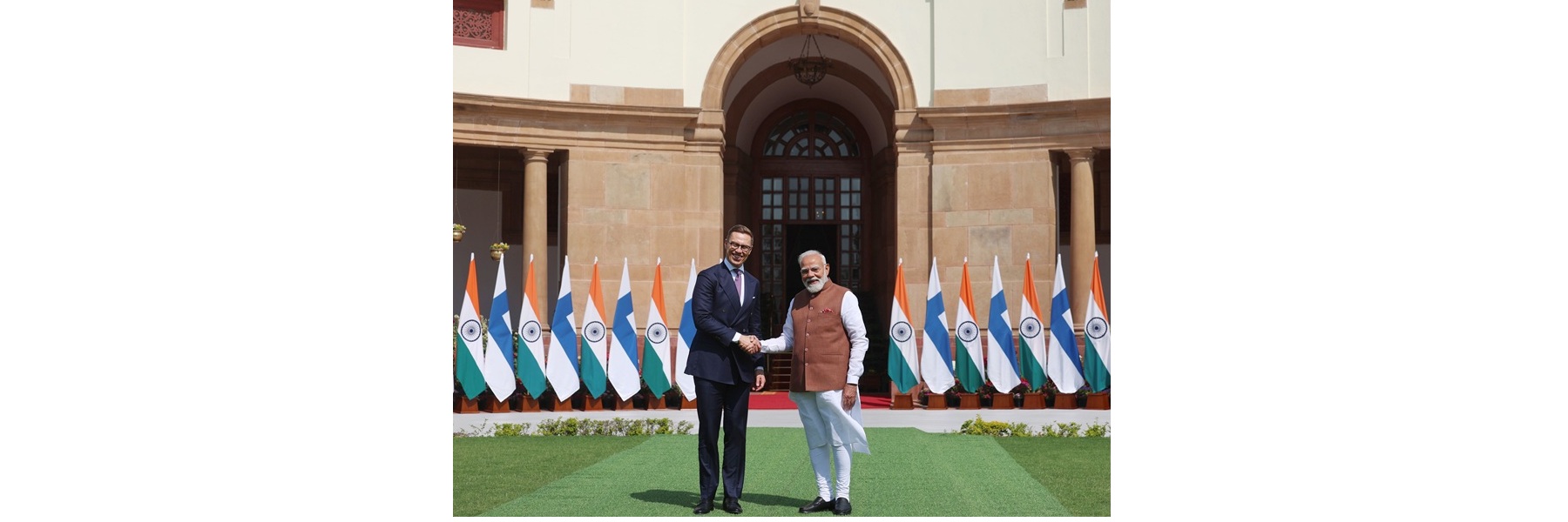 प्रधानमंत्री ने नई दिल्ली के हैदराबाद हाउस में फिनलैंड गणराज्य के राष्ट्रपति डॉ. अलेक्जेंडर स्टब से मुलाकात की।