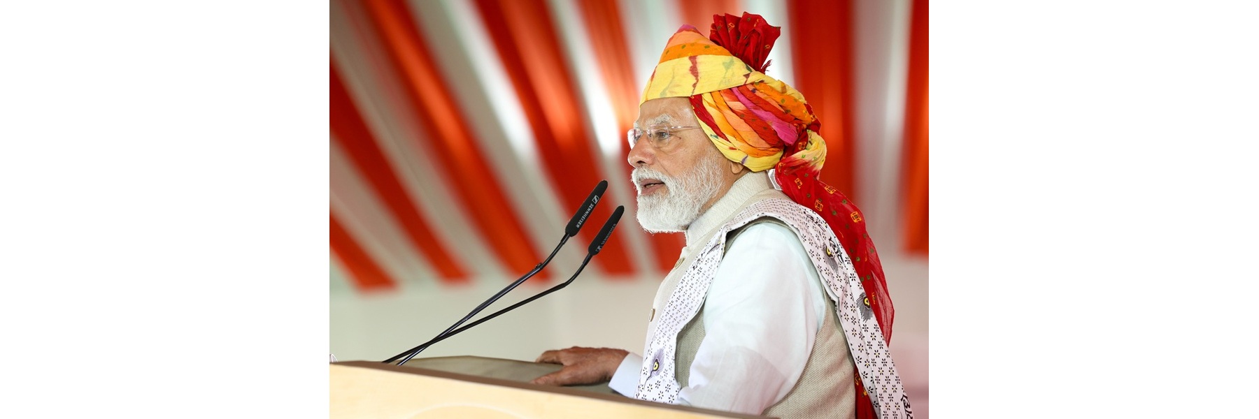   PM addressing the public gathering at the laying of foundation Stone and launch/inauguration of the multiple development projects at Ajmer, in Rajasthan 