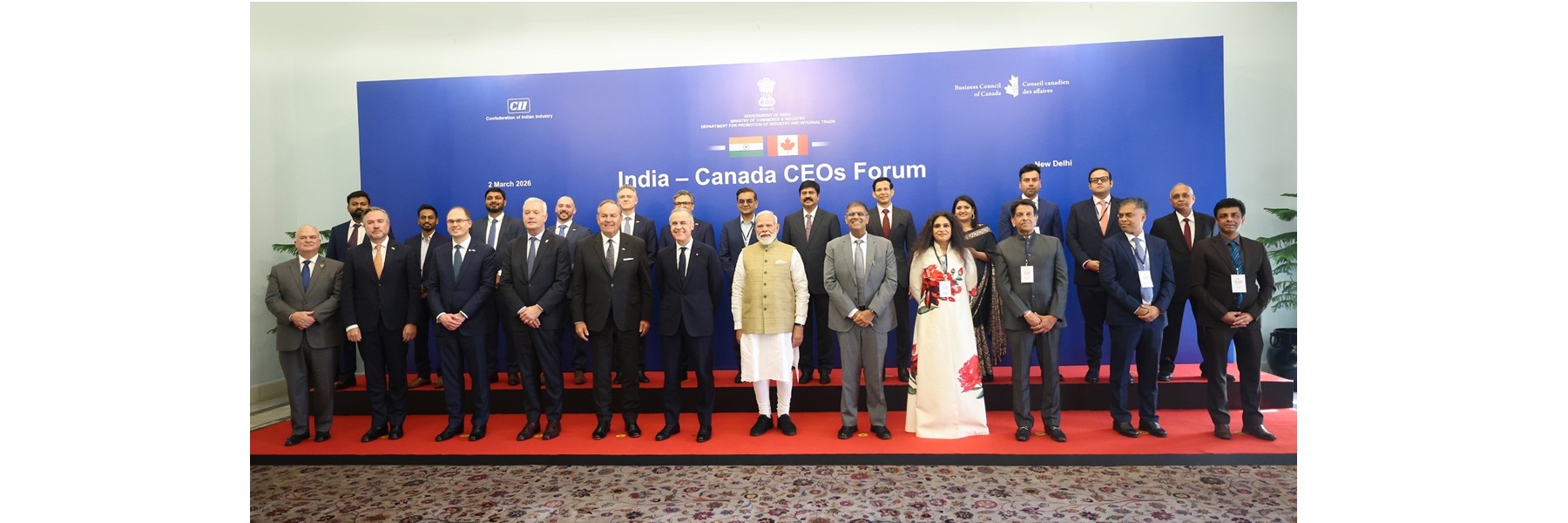 नई दिल्ली में आयोजित भारत-कनाडा सीईओ फोरम के दौरान प्रधानमंत्री कनाडा के प्रधानमंत्री श्री मार्क कार्नी के साथ एक समूह तस्वीर में नजर आ रहे हैं।