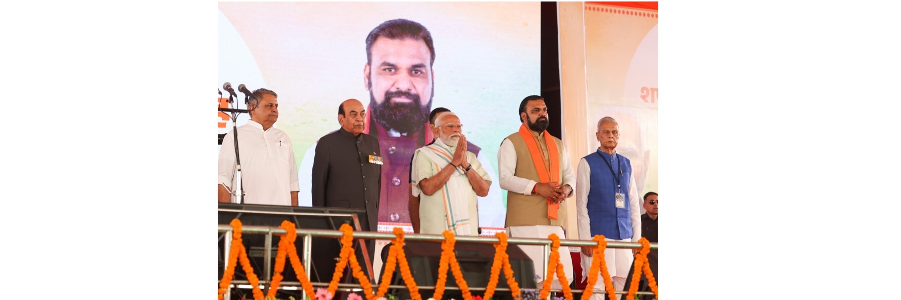 प्रधानमंत्री बिहार में नव-विस्तारित मंत्रिमंडल के शपथ ग्रहण समारोह में शामिल हुए।