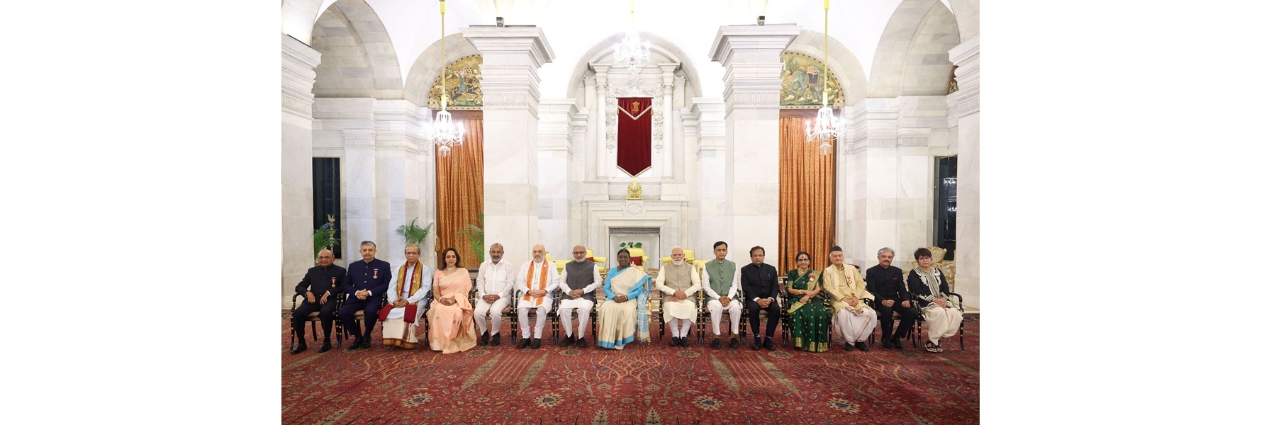  प्रधानमंत्री ने नई दिल्ली के राष्ट्रपति भवन में आयोजित नागरिक अलंकरण समारोह-I (पद्म पुरस्कार - 2026) में भाग लिया।