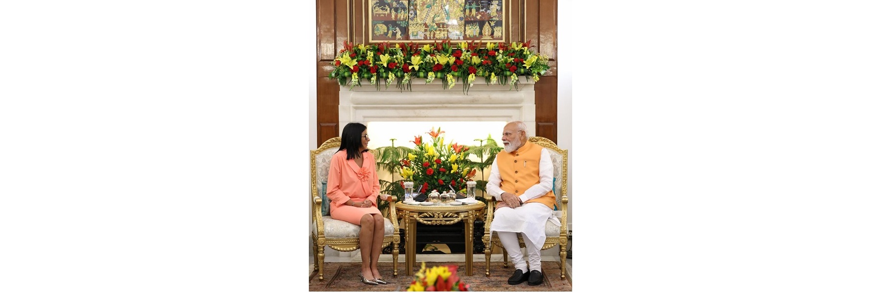 नई दिल्ली के हैदराबाद हाउस में, वेनेज़ुएला के बोलिवेरियन गणराज्य की कार्यवाहक राष्ट्रपति सुश्री डेल्सी रोड्रिगेज के साथ प्रधानमंत्री की बैठक।