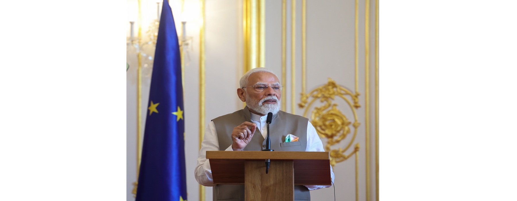 प्रधानमंत्री ने स्लोवाकिया के ब्रातिस्लावा में एक संयुक्त प्रेस बयान को संबोधित किया