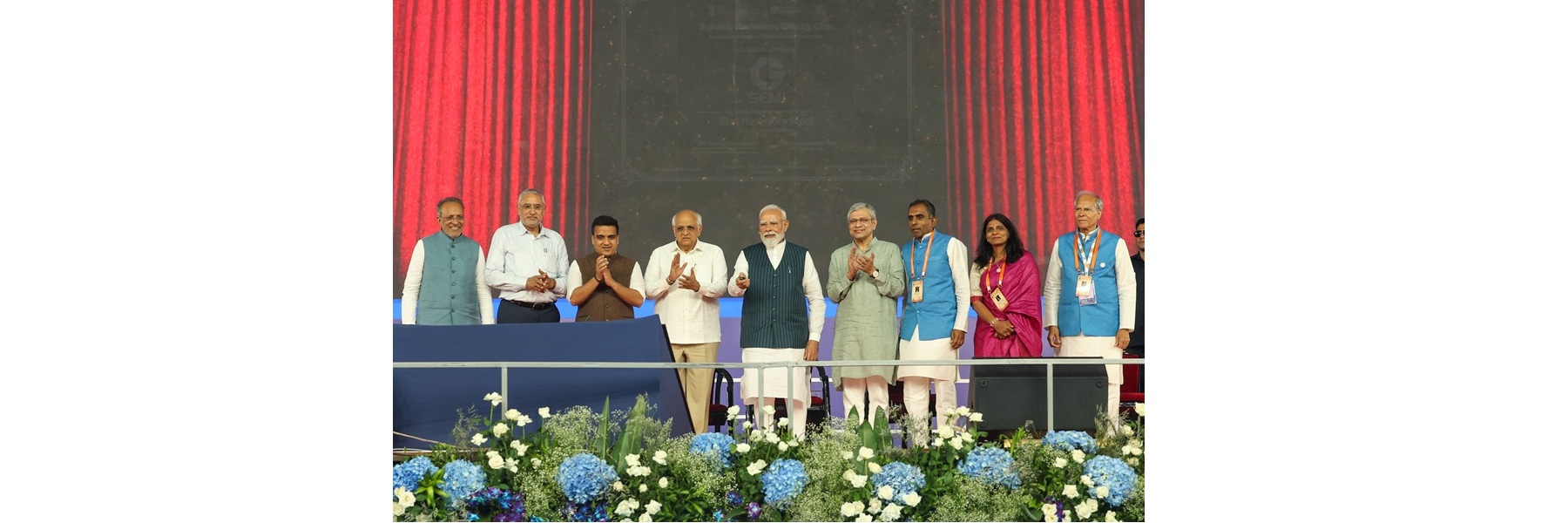 प्रधानमंत्री ने गुजरात के सानंद में सीजी सेमी आउटसोर्स्ड सेमीकंडक्टर असेंबली एंड टेस्ट (ओएसएटी) सुविधा का उद्घाटन किया।