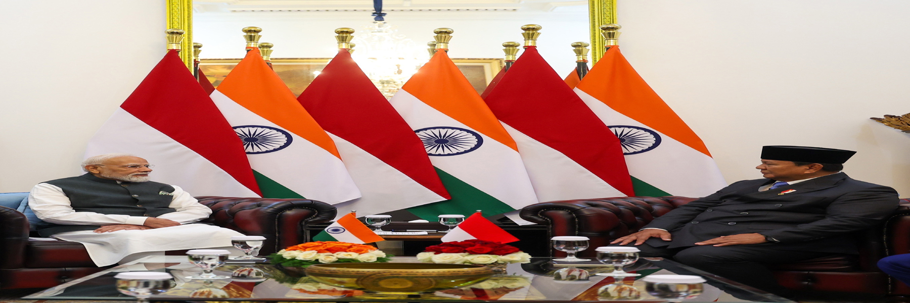 प्रधानमंत्री ने इंडोनेशिया के जकार्ता में राष्ट्रपति भवन में इंडोनेशिया गणराज्य के राष्ट्रपति श्री प्रबोवो सुबियांतो के साथ द्विपक्षीय बैठक की।