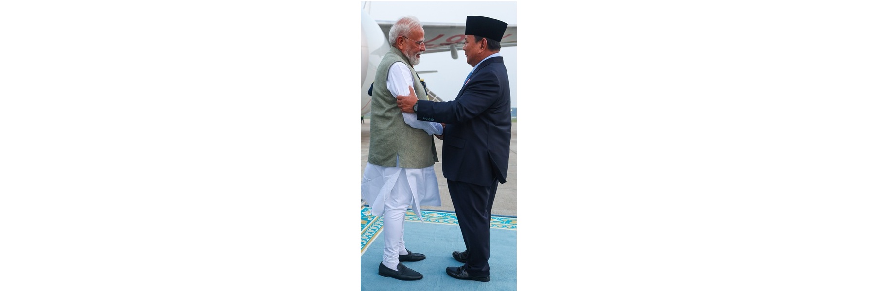 प्रधानमंत्री इंडोनेशिया पहुँचे