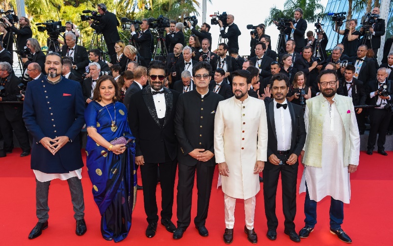 Hon’ble Minister of I&B S/Shri Anurag Singh Thakur with (L to R) Ricky Kej, Ms. Vani Tripathi, R. Madhavan, Prasoon Joshi, Nawazuddin Siddiqui, and Shekhar Kapur at the opening ceremony at the 75th International Film Festival, Cannes on 17th May, 2022