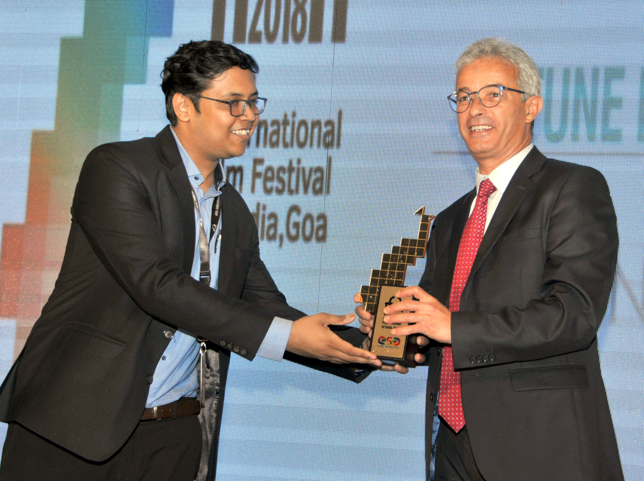 Sh. Ankur Lahoty Assistant Director, DFF presenting memento to His excellency Ambassador of Tunisia Sh. N Lakhal after his in-conversation session on Film Making in Tunisia.