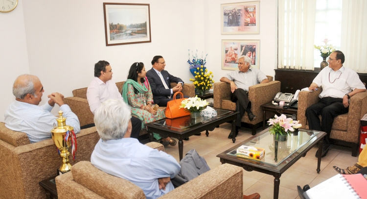 The Board Members of News Broadcasters Association (NBA) meeting the Secretary, Ministry of Information and Broadcasting, Shri Sunil Arora, in New Delhi 