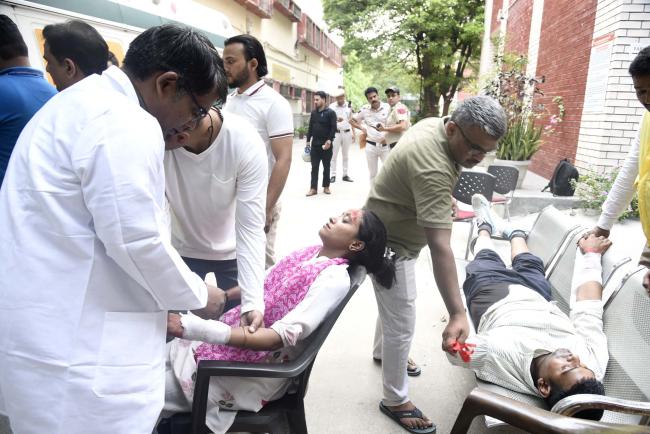 Glimpses of ‘MOCK DRILL’ in Deputy Director of Education (South District), Defence Colony, New Delhi on May 07, 2025.