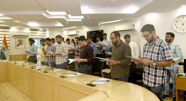 Glimpses of the National Voluntary Blood Donation Day pledge at Shastri Bhawan, in New Delhi on October 01, 2025.