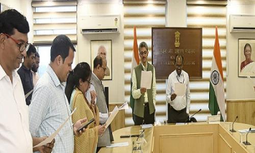 Glimpses of the National Voluntary Blood Donation Day pledge at Shastri Bhawan, in New Delhi on October 01, 2025.