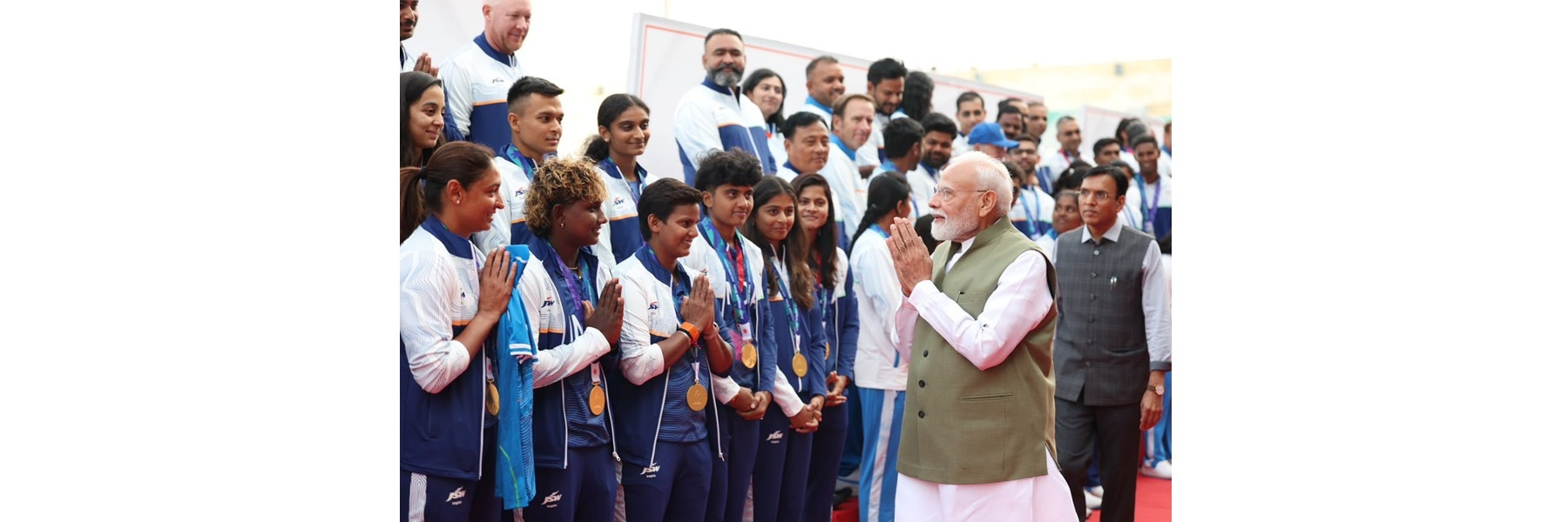 प्रधानमंत्री ने नई दिल्ली में एशियाई खेल 2026 के लिए भारतीय दल से मुलाकात की।